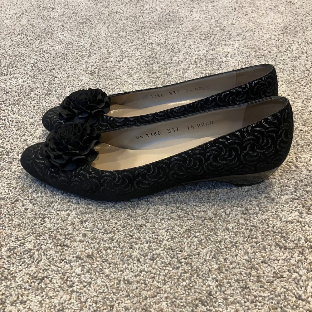 VTG Salvatore Ferragamo Black Silver Swirl Flower Wedge Pumps 7.5 AAAA Narrow